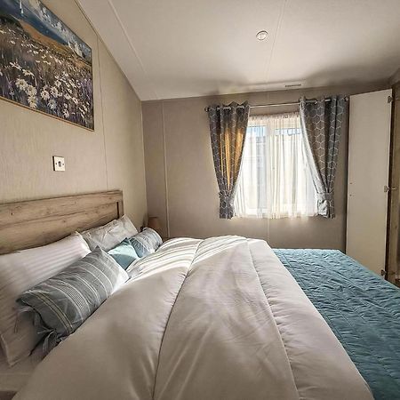 Stunning 6 Berth Lodge With Full Sea Views In Suffolk Ref 68007Cr Lowestoft Extérieur photo