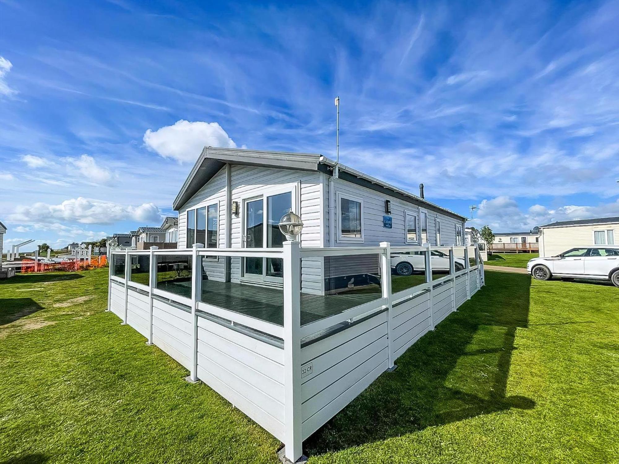 Stunning 6 Berth Lodge With Full Sea Views In Suffolk Ref 68007Cr Lowestoft Extérieur photo
