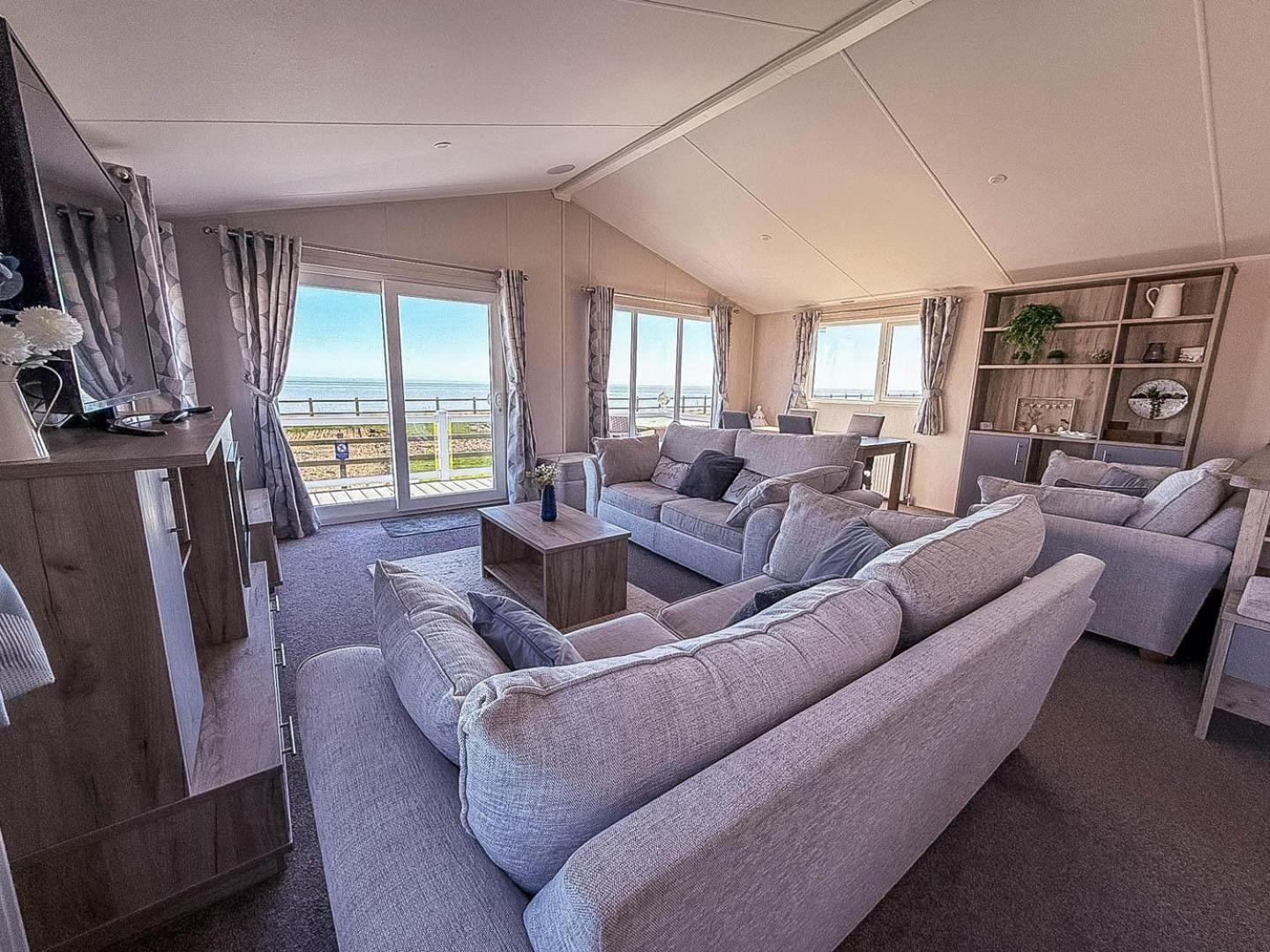 Stunning 6 Berth Lodge With Full Sea Views In Suffolk Ref 68007Cr Lowestoft Extérieur photo